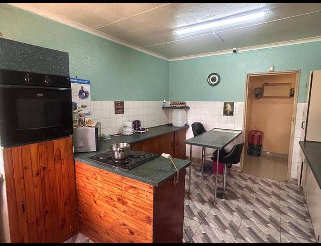 3 BEDROOM HOUSE FOR SALE IN KOSMOSPARK